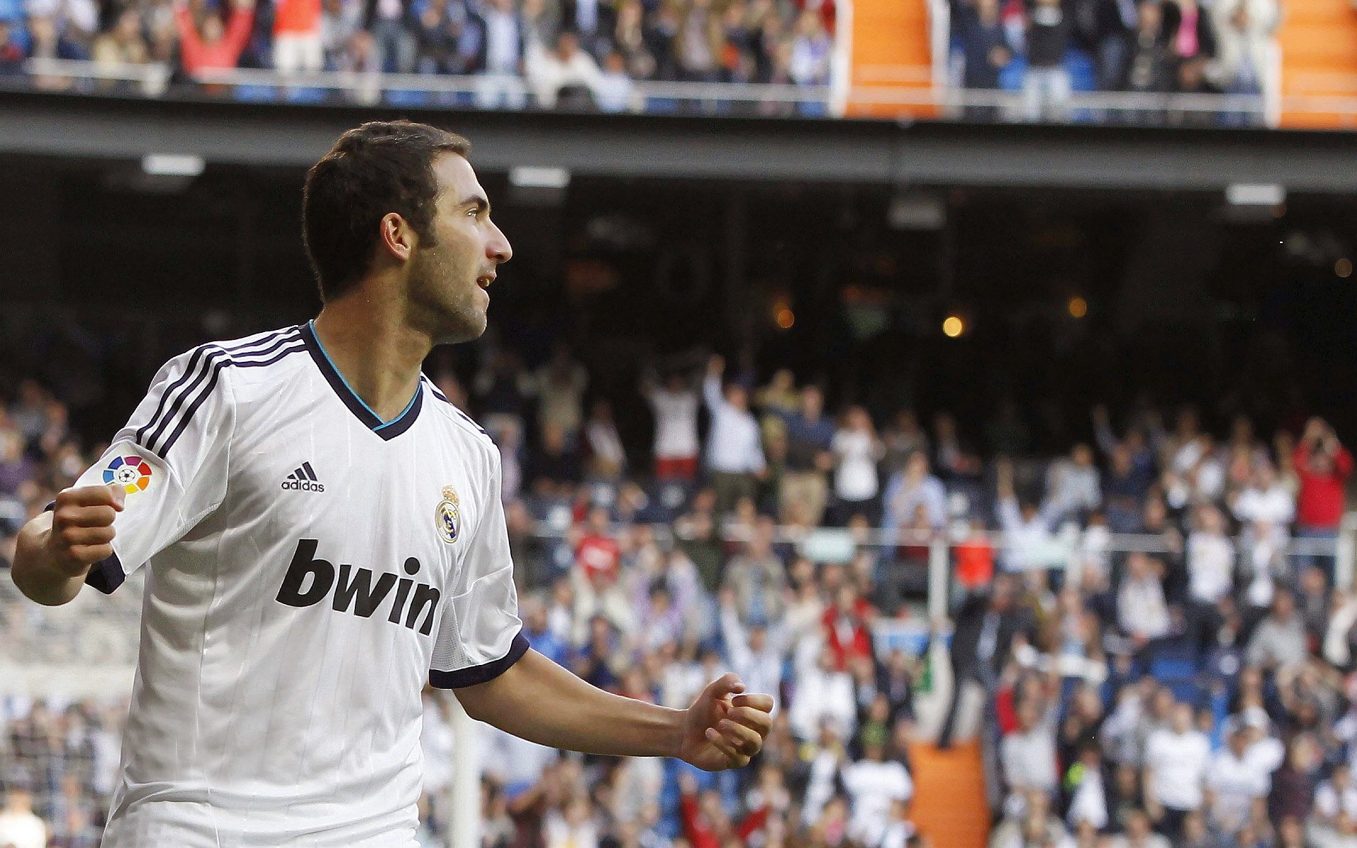 包含足协杯转会风云:拜仁慕尼黑盯上锋线强援,伊藤美诚或成交易筹码的词条